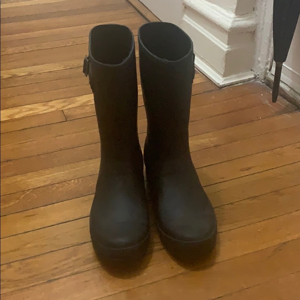 Black rain boots, size 9. Gently worn.